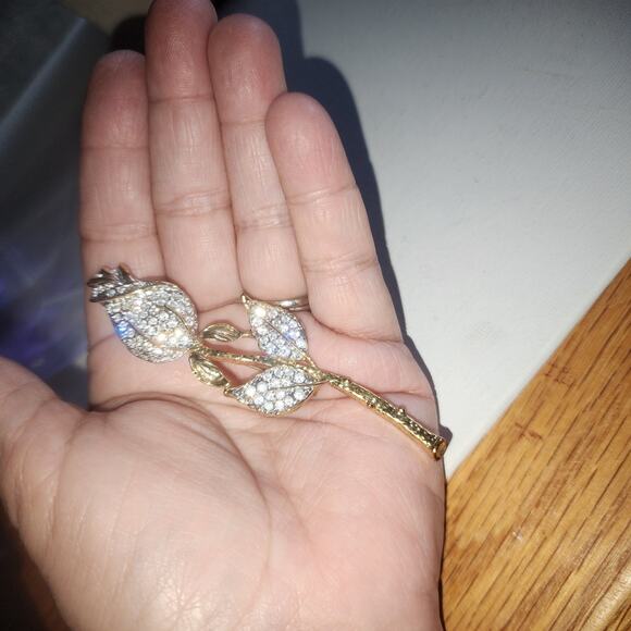 VINTAGE GOLD PLATED CRYSTAL ROSE BROOCH PIN - Picture 2 of 3